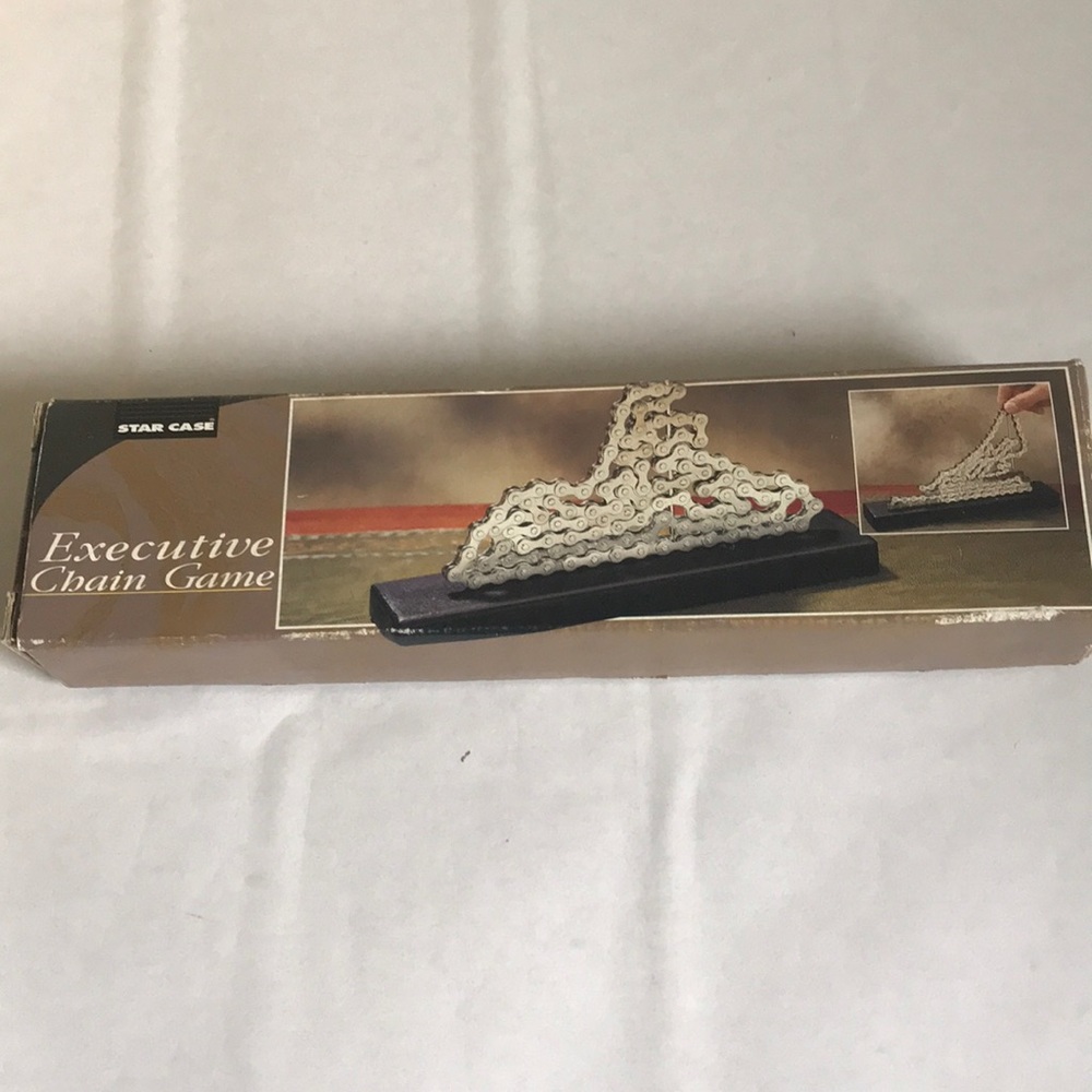 Vintage Star Case Executive Chain Game